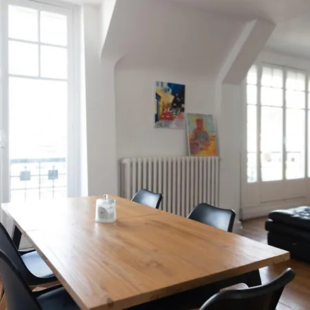 Bright Apartment- Balcony Near The Eiffel Tower 아파트 파리